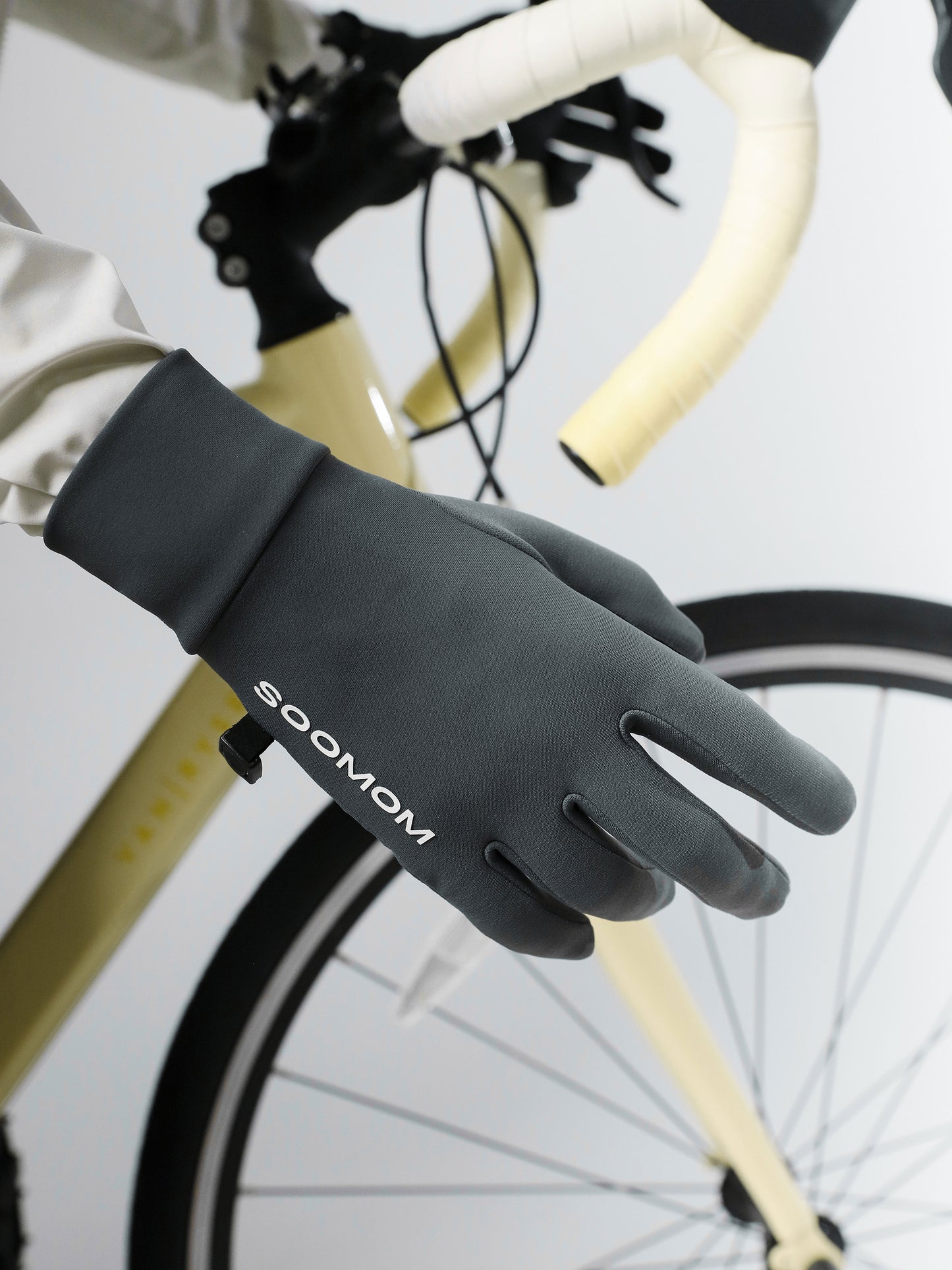 Base Reflective Thermal Gloves - Grey