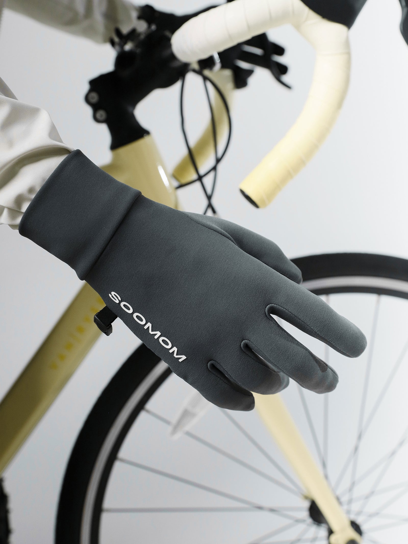 Base Reflective Thermal Gloves - Grey